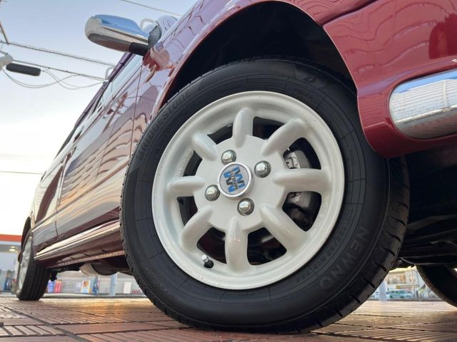 �y13�C���`�A���~�z�C�[���z�O�ςɃ}�b�`�����A���~�z�C�[���𑕒����Ă���܂��B�e��A���~�z�C�[����A�X�^�b�h���X�^�C�����戵�����Ă���܂��B���񂲑��k����������