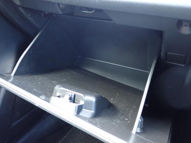 ����ȑO�ɂ͎Ԍ��ؓ��ꓙ���ވꎮ�����[�ł���O���[�u�{�b�N�X���������܂��B