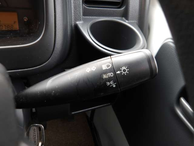 �I�[�g���C�g������̖��邳�ɉ����Ď����Ńw�b�h���C�g�̓_���E�������ł���@�\�ł�!���C�g�̕t���Y��E�����Y��Ȃǂ��Ȃ��Ȃ�A�J�̓���[���̑��s�����S!�g���l���ʉߎ��ɂ��֗��ł���!!