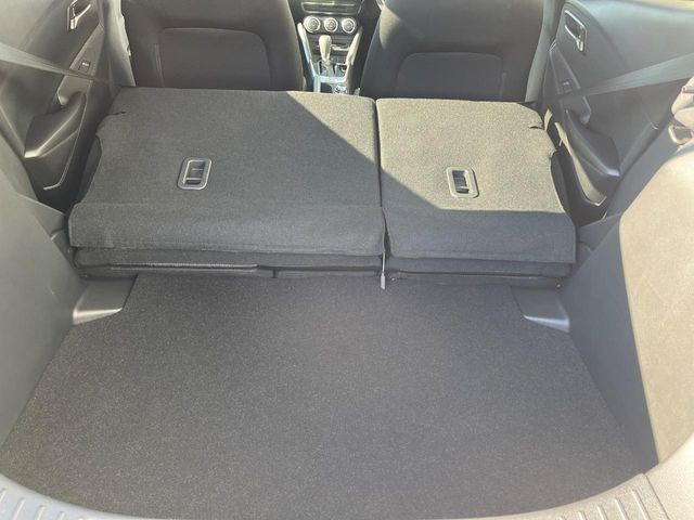 ���i�̂���������ʋ΁A���}���ɏ\���ȉ׎��X�y�[�X���m�ۂ��Ă���܂��B�Z�J���h�V�[�g��|���ƁA�傫�ȉו��̐ύڂ��\�ł���