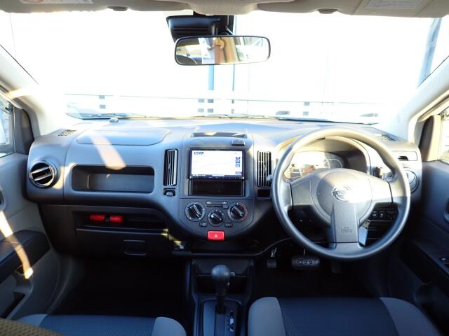 �C���p�l�摜�ɂȂ�܂��B�ԓ��͐��Ǝ҂ɂĎ����N���[�j���O�{�H�ς݂Ȃ̂ŁA��ϐ����ł��B