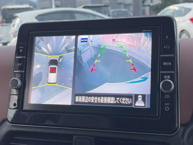 �y�}���`�e���C�����j�^�[�z�Ԃ̃t�����g��T�C�h�̃J�����摜�𓯎��Ƀ��j�^�[�\�����邱�ƂŁA���H�⋷�����𑖍s���ł����͂̏󋵊m�F���ł����S!�{�iSUV�ɂ��ꂵ�������ł���