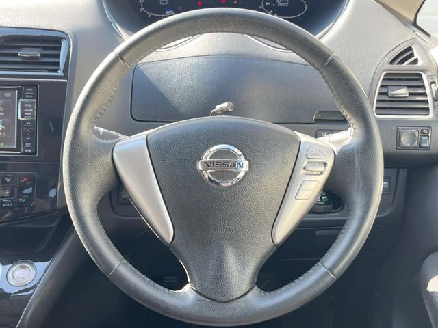 �y�����v�����X�e�A�����O�z�㎿�Ȋv���g�p���邱�ƂŁA��ɂ����������݂ƂĂ��^�]���₷���n���h���ł���