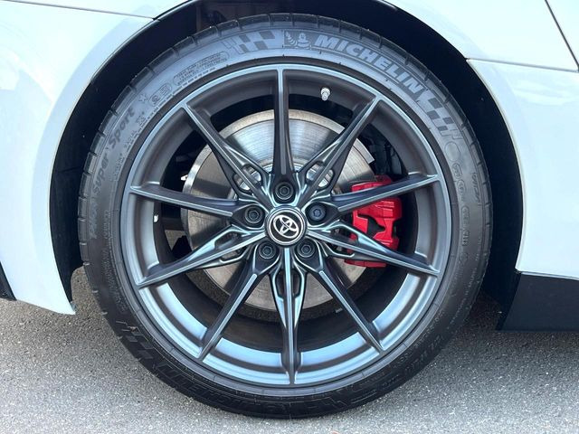 �y����19�C���`�A���~�z�C�[���z�O�ςɃ}�b�`���������A���~�z�C�[���𑕒����Ă���܂��B�e��ЊO�A���~�z�C�[����A�X�^�b�h���X�^�C�����戵�����Ă���܂��B���񂲑��k����������