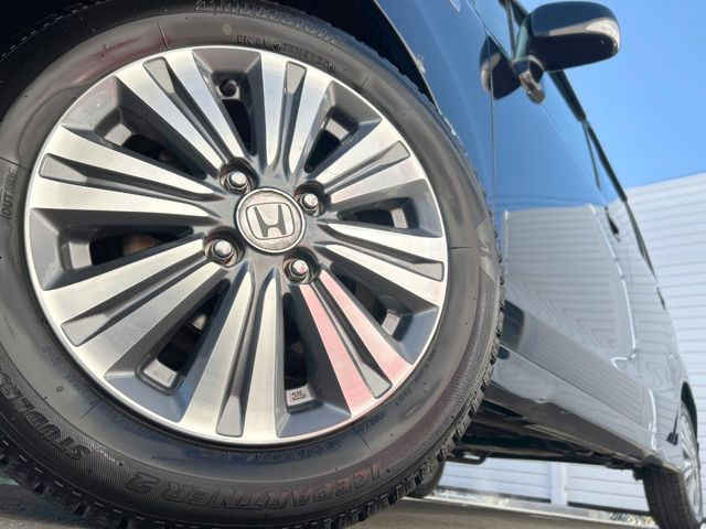 �y����14�C���`�A���~�z�C�[���z�O�ςɃ}�b�`���������A���~�z�C�[���𑕒����Ă���܂��B�e��ЊO�A���~�z�C�[����A�X�^�b�h���X�^�C�����戵�����Ă���܂��B���񂲑��k����������