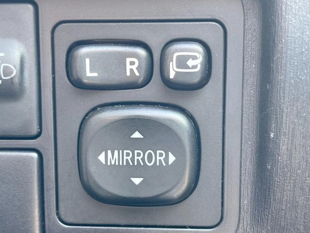 �y�d���i�[�~���[�z�T�C�h�~���[�͓d���i�[���ƂȂ��Ă���A�������ԏ�ł��L�Y�������X�N��}�����܂��B