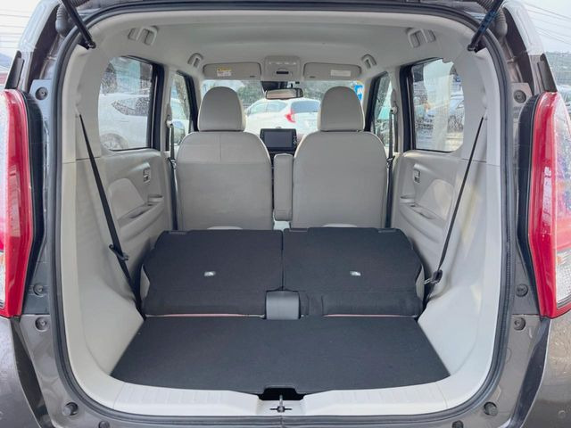 ���i�̂���������ʋ΁A���}���ɏ\���ȉ׎��X�y�[�X���m�ۂ��Ă���܂��B�Z�J���h�V�[�g��|���ƁA�傫�ȉו��̐ύڂ��\�ł���