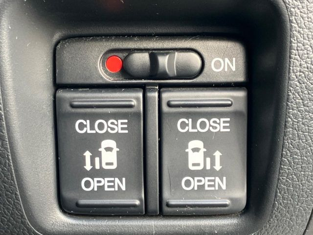 �y�����p���[�X���C�h�h�A�z�X�}�[�g�L�[��^�]�Ȃ̃X�C�b�`�Ō�ȗ����X���C�h�h�A�̊J���\���d��������͂����ăh�A���J����K�v�������A�����Ȃ��q�l�ł��ȒP�ɊJ���߂ł����K�ł���