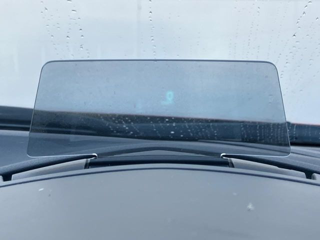 �y�w�b�h�A�b�v�f�B�X�v���C�z���݂̑��x�⑖�s�����f�W�^���\���ŉ^�]�ȑO���̃K���X�ɓ��e!�^�]���A�ڐ������炳���K�v�ȏ����m�F�ł���̂łƂ��Ă��֗��ň��S!