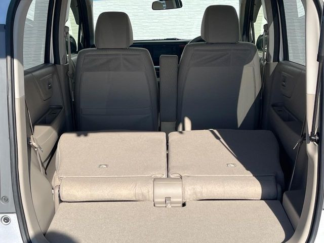 ���i�̂���������ʋ΁A���}���ɏ\���ȉ׎��X�y�[�X���m�ۂ��Ă���܂��B�Z�J���h�V�[�g��|���ƁA�傫�ȉו��̐ύڂ��\�ł���