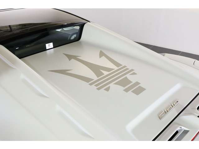 3.0L V�^6�C��DOHC�c�C���^�[�{�G���W���𓋍ڂ��A630ps�A74.4kgm�𔭊��B�n�C�p�t�H�[�}���X�Ɗ��\�I�ȑ�����������ŗ������A�h���C�o�[�Ɋi�ʂ̑��s�̌��������炵�܂��B