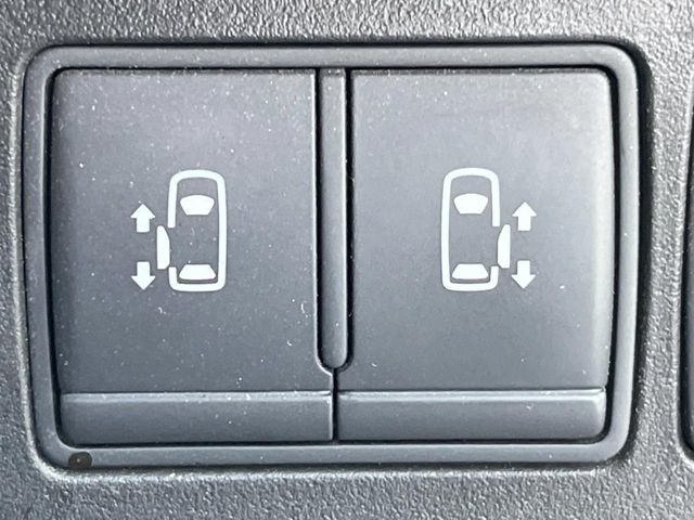 �y�����p���[�X���C�h�h�A�z�X�}�[�g�L�[��^�]�Ȃ̃X�C�b�`�Ō�ȗ����X���C�h�h�A�̊J���\���d��������͂����ăh�A���J����K�v�������A�����Ȃ��q�l�ł��ȒP�ɊJ���߂ł����K�ł���