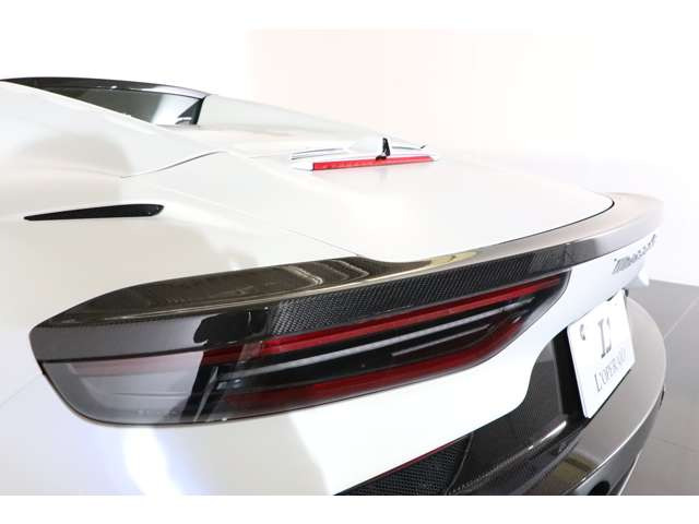 �J�[�{���t�@�C�o�[�����A�X�|�C���[�́A�y�ʂ��������ŋ�͐��\�����コ���A���s���萫�����߂܂��B�����ȃf�U�C�������A�r���[�ɃA�N�Z���g��Y���A�X�|�[�e�B�ŗ͋�����ۂ����o���܂��B