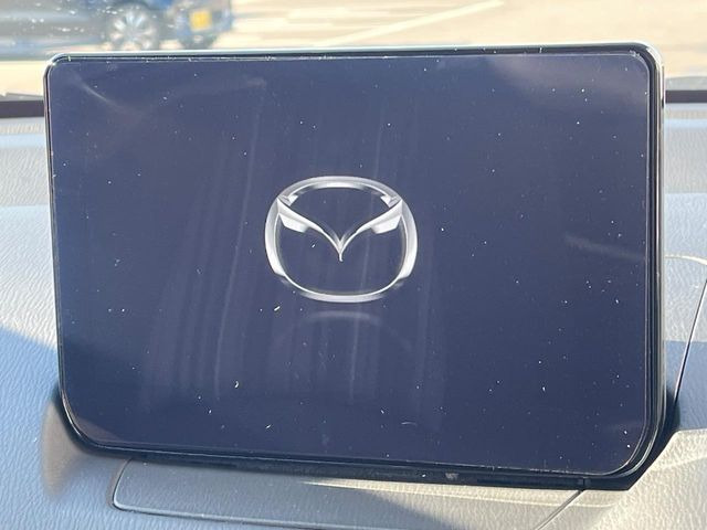 �y8�C���`�}�c�_�R�l�N�g�z�ԓ��̕��͋C�Ƀ}�b�`������^�̃f�B�X�v���C�B�X�}�z�ڑ��ł̃i�r�g�p��Bluetooth�Đ����A�l�X�ȋ@�\���y���߂܂��B�����I�ȃ_�C�������삪�\�ŁA�g��������ǍD�ł��B