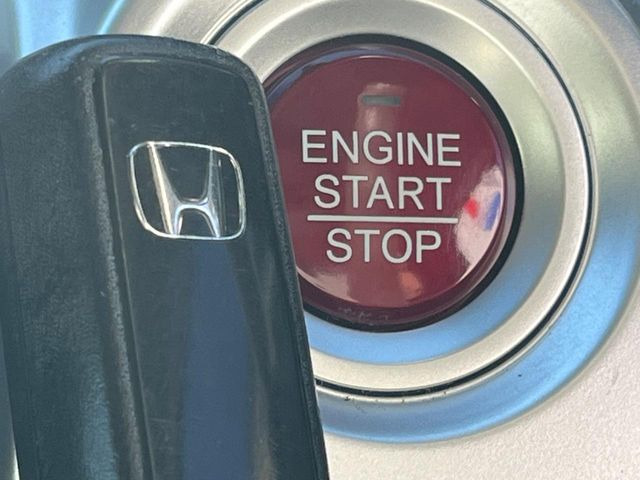 �yHonda�X�}�[�g�L�[�z�J�o����|�P�b�g�ɓ��ꂽ�܂܂ł��h�A�̎{���E�������\�ȃX�}�[�g�L�[�𑕔��B�G���W���̃I���E�I�t�����J�M�����o���K�v����������Ƃ��Ă��֗��ł���