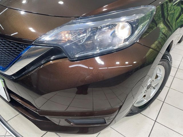 �yLED�w�b�h���C�g�z���V����ԑ��s�����ǍD�Ȏ��E���m�ۂ����S���ĉ^�]�ł��鍂�P�xLED�w�b�h���C�g�𑕔�!�_�����x�������A����d�͂��}�����Ă��܂��B