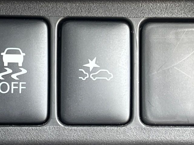 �y�G�}�[�W�F���V�[�u���[�L�z���s���ɑO���̎ԗ�����F�����A�Փ˂������Ȏ��͌x��ƃu���[�L�ŏՓˉ���Ɣ�Q�y�����A�V�X�g�B�����S�Ƀh���C�u�����y���݂��������܂��B