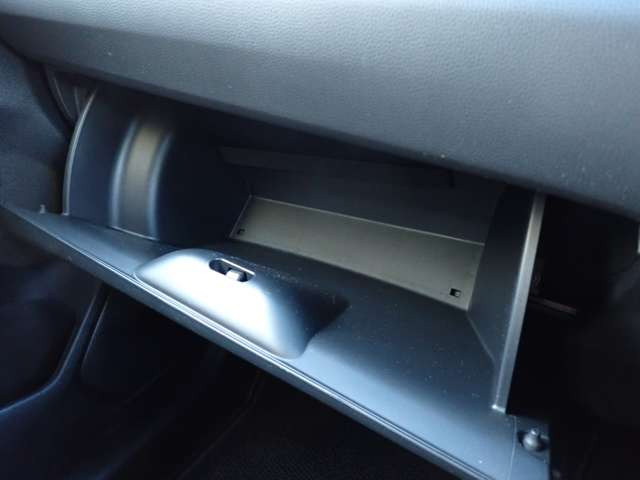 ����ȑO�ɂ͎Ԍ��ؓ��ꓙ���ވꎮ�����[�ł���O���[�u�{�b�N�X���������܂��B