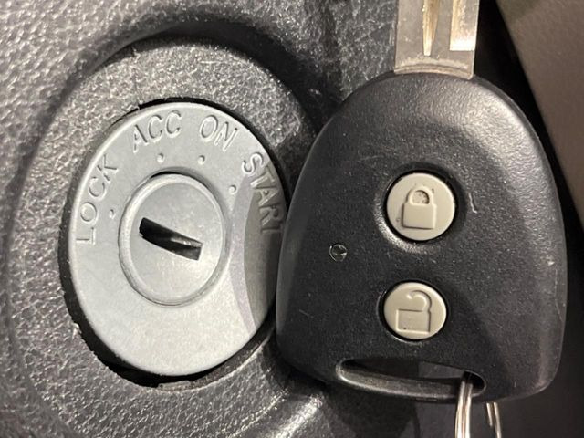 �y�L�[�t���[�V�X�e���z�J�o����|�P�b�g�ɓ��ꂽ�܂܂ł��h�A�̎{���E�������\�ȃX�}�[�g�L�[�𑕔��B�G���W���̃I���E�I�t�����J�M�����o���K�v����������Ƃ��Ă��֗��ł���