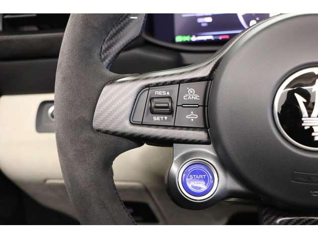 ���t�g�T�X�y���V�����𑕔����Ă���A�ᑬ���s����i���E�⓹�ł��ԍ����グ�邱�Ƃ��\�ł��B����ł̗��֐������߂A�X�|�[�e�B�ȑ��s���\�𑹂Ȃ�Ȃ��݌v�ƂȂ��Ă��܂��B