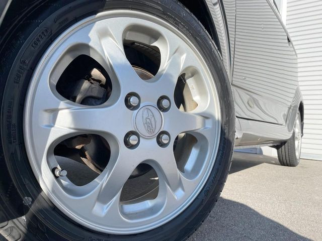 �y����15�C���`�A���~�z�C�[���z�O�ςɃ}�b�`���������A���~�z�C�[���𑕒����Ă���܂��B�e��ЊO�A���~�z�C�[����A�X�^�b�h���X�^�C�����戵�����Ă���܂��B���񂲑��k��������