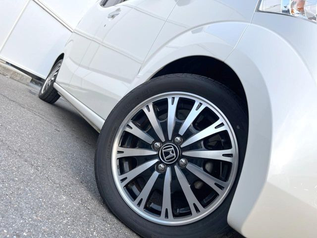 �y����15�C���`�A���~�z�C�[���z�O�ςɃ}�b�`���������A���~�z�C�[���𑕒����Ă���܂��B�e��ЊO�A���~�z�C�[����A�X�^�b�h���X�^�C�����戵�����Ă���܂��B���񂲑��k����������