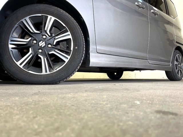 �y����15�C���`�A���~�z�C�[���z�O�ςɃ}�b�`���������A���~�z�C�[���𑕒����Ă���܂��B�e��ЊO�A���~�z�C�[����A�X�^�b�h���X�^�C�����戵�����Ă���܂��B���񂲑��k����������