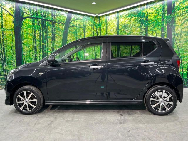 大好評のボディコーティング「弾スプラッシュコート」もご納車までに施工可能。通常のガラスコートと異なる、耐久年数6年の無機質ガラスコーティングが、ボディをキレイな状態に保ってくれます。安心の最長10年