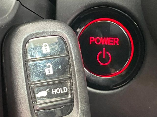 �yHonda�X�}�[�g�L�[�z�J�o����|�P�b�g�ɓ��ꂽ�܂܂ł��h�A�̎{���E�������\�ȃX�}�[�g�L�[�𑕔��B�G���W���̃I���E�I�t�����J�M�����o���K�v����������Ƃ��Ă��֗��ł���