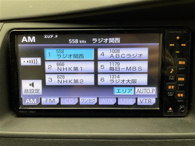 アイシス1.8 プラタナ Vセレクション ホワイト インテリア パッケージ