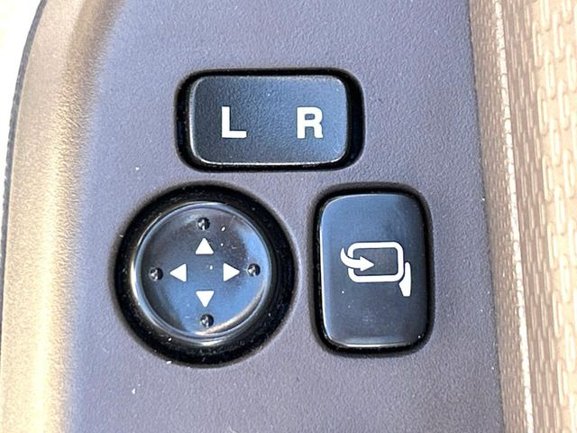 �y�d���i�[�~���[�z�T�C�h�~���[�͓d���i�[���ƂȂ��Ă���A�������ԏ�ł��L�Y�������X�N��}�����܂��B