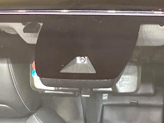 【トヨタセーフティセンス】走行中に前方の車両等を認識し、衝突しそうな時は警報とブレーキで衝突回避と被害軽減をアシスト。より安全にドライブをお楽しみいただけます。