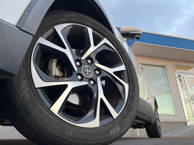 �y����18�C���`�A���~�z�C�[���z�O�ςɃ}�b�`���������A���~�z�C�[���𑕒����Ă���܂��B�e��ЊO�A���~�z�C�[����A�X�^�b�h���X�^�C�����戵�����Ă���܂��B���񂲑��k����������