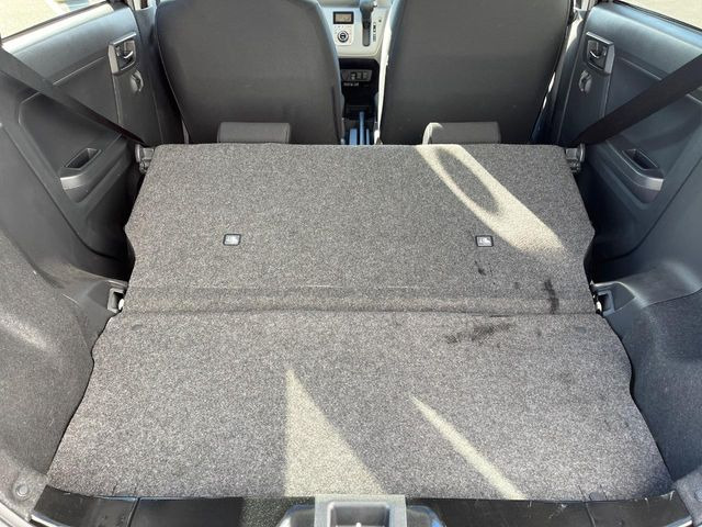 ���i�̂���������ʋ΁A���}���ɏ\���ȉ׎��X�y�[�X���m�ۂ��Ă���܂��B�Z�J���h�V�[�g��|���ƁA�傫�ȉו��̐ύڂ��\�ł���