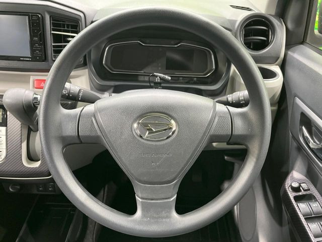 ステアリングも使用感が少なく、きれいな状態となっております♪