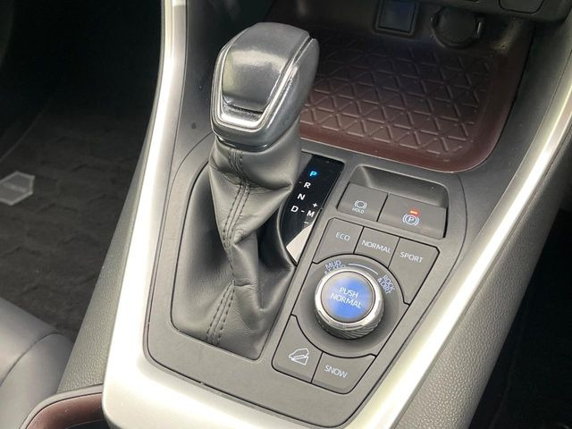 【ドライブモードセレクト】コンフォートな乗り味からスポーティな乗り味までスイッチ一つで切り替え可能。シーンや気分に合わせたモードを選べば、いつものドライブがより一層楽しくなります♪