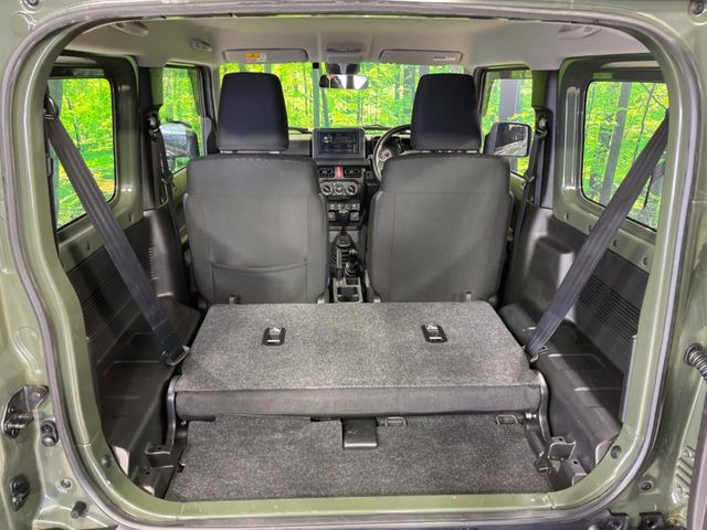 ���i�̂���������ʋ΁A���}���ɏ\���ȉ׎��X�y�[�X���m�ۂ��Ă���܂��B�Z�J���h�V�[�g��|���ƁA�傫�ȉו��̐ύڂ��\�ł���