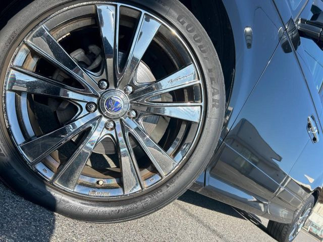 �y18�C���`�A���~�z�C�[���z�O�ςɃ}�b�`�����A���~�z�C�[���𑕒����Ă���܂��B�e��A���~�z�C�[����A�X�^�b�h���X�^�C�����戵�����Ă���܂��B���񂲑��k����������