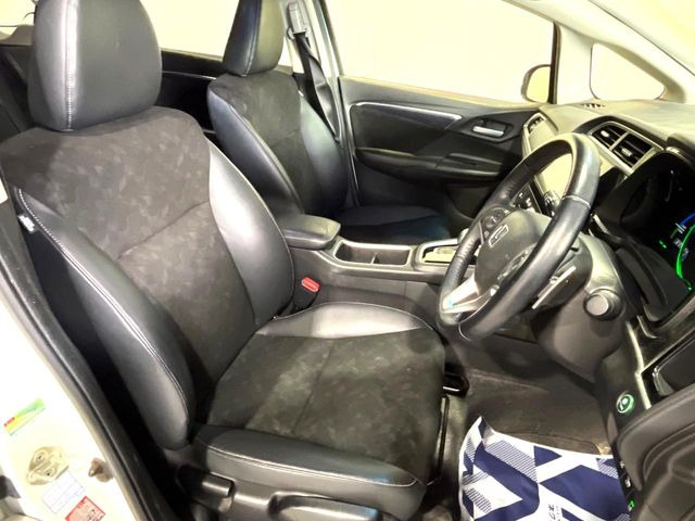 �y�n�[�t���U�[�V�[�g�z�������ƍ���S�n�𗼗������l�C�̃V�[�g���w�ʁE���ʂ̃t�@�u���b�N�f�ނ́A�ʋC���̗ǂ��⊊��ɂ����ɗD��Ă��܂��B�C���╞���ɍ��E���ꂸ���K�ɂ���肢�������܂��B