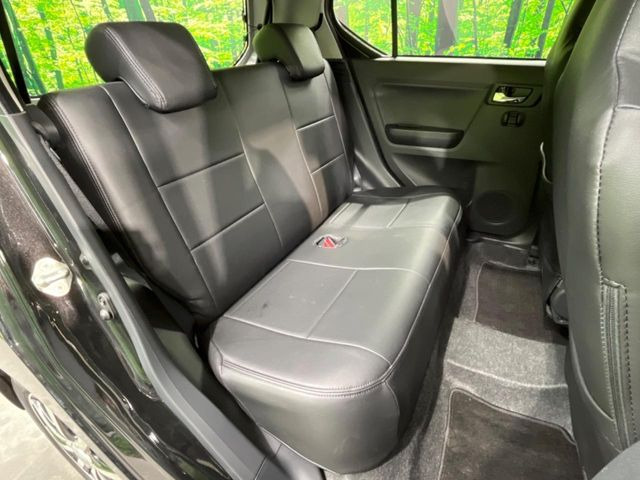 後部座席も気になるようなキズ・汚れやへたり等、大きなダメージはなく、良好な状態です。