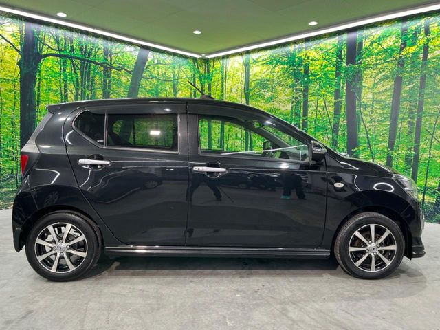 大好評のボディコーティング「弾スプラッシュコート」もご納車までに施工可能。通常のガラスコートと異なる、耐久年数6年の無機質ガラスコーティングが、ボディをキレイな状態に保ってくれます。