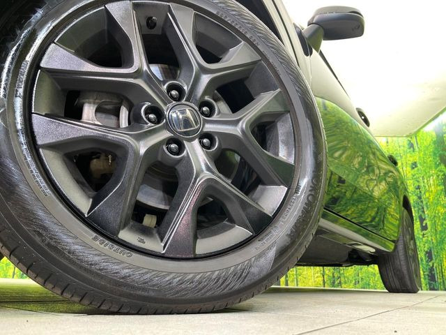 �y����18�C���`�A���~�z�C�[���z�O�ςɃ}�b�`���������A���~�z�C�[���𑕒����Ă���܂��B�e��ЊO�A���~�z�C�[����A�X�^�b�h���X�^�C�����戵�����Ă���܂��B���񂲑��k����������