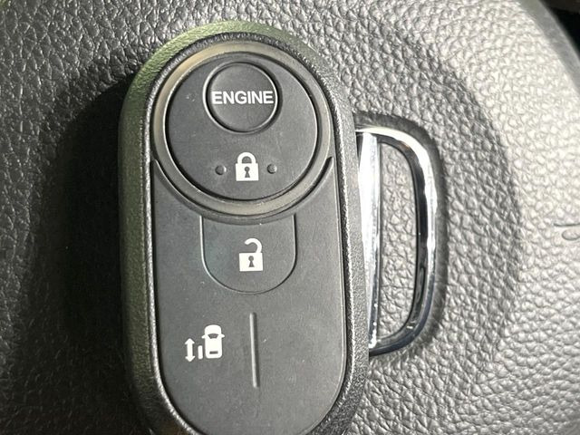 �yHonda�X�}�[�g�L�[�z�J�o����|�P�b�g�ɓ��ꂽ�܂܂ł��h�A�̎{���E�������\�ȃX�}�[�g�L�[�𑕔��B�G���W���̃I���E�I�t�����J�M�����o���K�v����������Ƃ��Ă��֗��ł���