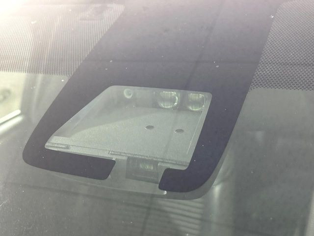 �y�g���^�Z�[�t�e�B�Z���X�z���s���ɑO���̎ԗ�����F�����A�Փ˂������Ȏ��͌x��ƃu���[�L�ŏՓˉ���Ɣ�Q�y�����A�V�X�g�B�����S�Ƀh���C�u�����y���݂��������܂��B