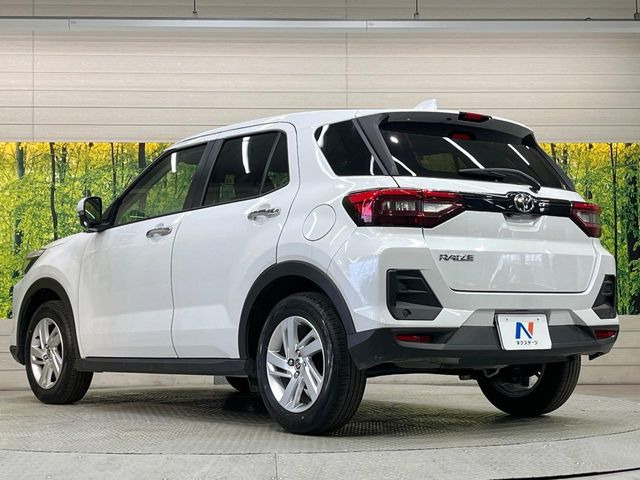 皆さまに安心してお乗りいただきたいから、当店では法定点検整備を無料で実施。(※登録済未使用車など一部対象外がございます。)