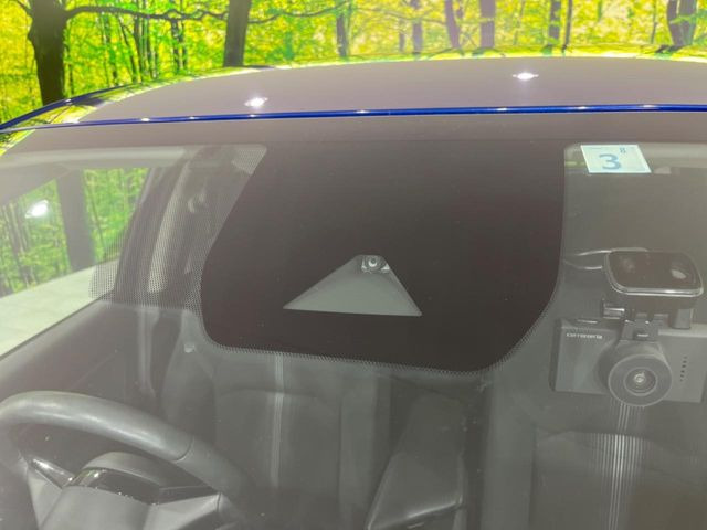 �y�C���e���W�F���g�G�}�[�W�F���V�[�u���[�L�z�t�����g�J�����őO���̎ԗ�����s�҂����m�B�Փ˂������Ȏ��͏Փ˔�Q�y���u���[�L���쓮�A�Փˉ�����T�|�[�g�B�����S�Ƀh���C�u�����y���݂��������܂��B