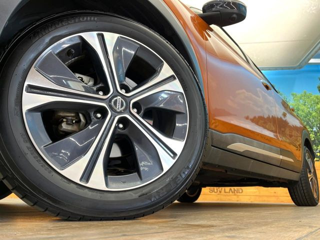 �y����17�C���`�A���~�z�C�[���z�O�ςɃ}�b�`���������A���~�z�C�[���𑕒����Ă���܂��B�e��ЊO�A���~�z�C�[����A�X�^�b�h���X�^�C�����戵�����Ă���܂��B���񂲑��k����������