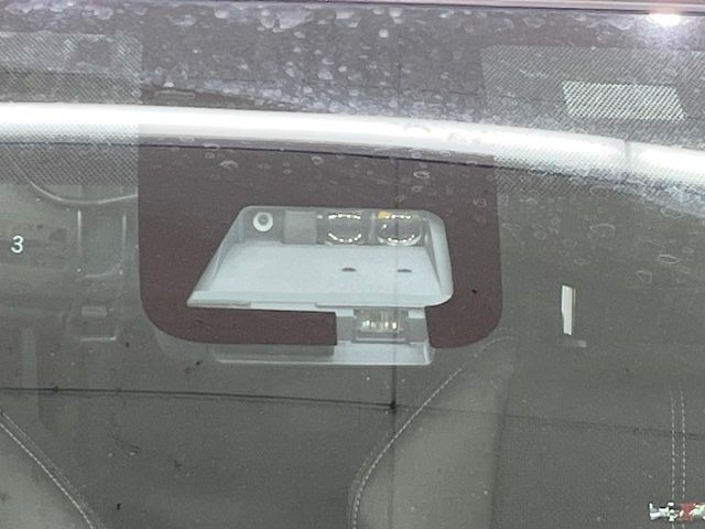 �y�X�}�[�g�A�V�X�g�z���s���ɑO���̎ԗ�����F�����A�Փ˂������Ȏ��͌x��ƃu���[�L�ŏՓˉ���Ɣ�Q�y�����A�V�X�g�B�����S�Ƀh���C�u�����y���݂��������܂��B