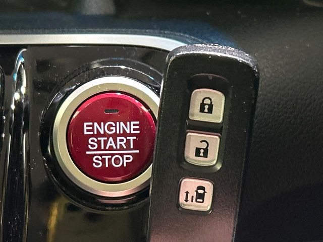 �yHonda�X�}�[�g�L�[�z�J�o����|�P�b�g�ɓ��ꂽ�܂܂ł��h�A�̎{���E�������\�ȃX�}�[�g�L�[�𑕔��B�G���W���̃I���E�I�t�����J�M�����o���K�v����������Ƃ��Ă��֗��ł���