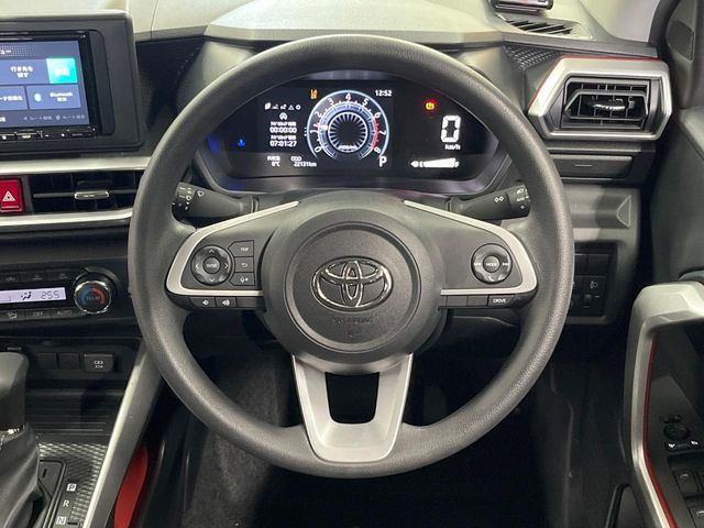 ステアリングも使用感が少なく、きれいな状態となっております♪